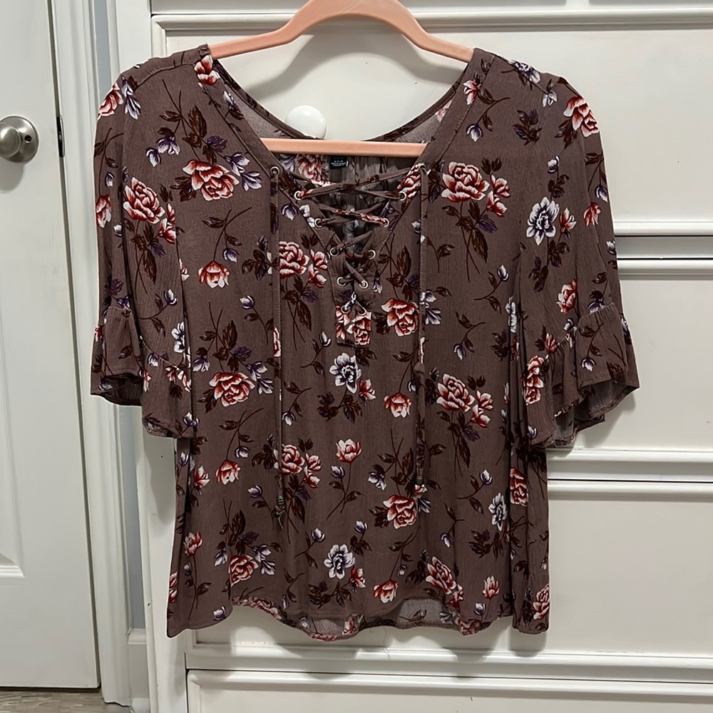 super cute american eagle top